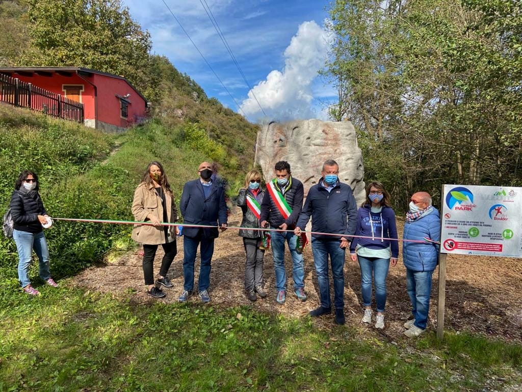 Inaugurazione all'ingresso del Parco Avventura delle
Grotte del Caudano con i Sindaci di Frabosa Soprana
(Iole Caramello) e Sottana (Adriano Bertolino)